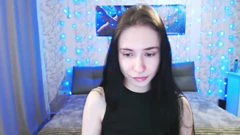 Snapshot of snowwhate_00 chatting on 04-19-26, 05:01 SnowWhate 00 online show from 04-19-26, 05:01
