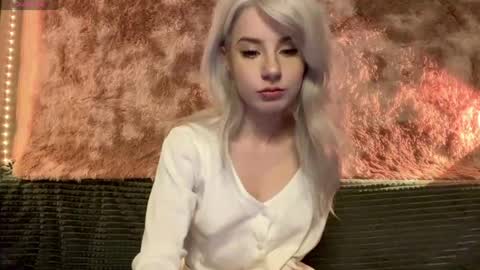 Snapshot of snowy_alice chatting on 05-10-26, 04:12 snowy_alice online show from 05-10-26, 04:12
