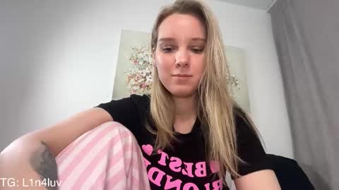 Snapshot of sof1bl1ss chatting on 03-14-26, 06:57 Sofi online show from 03-14-26, 06:57