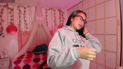 Snapshot of soffi_roberts chatting on 01-14-25, 12:45 sofiia online show from 01-14-25, 12:45