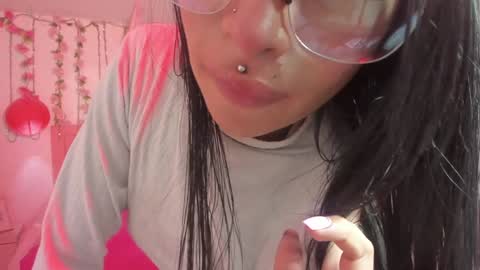 Snapshot of soffi_roberts chatting on 01-23-25, 01:02 sofiia online show from 01-23-25, 01:02