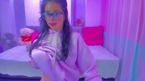 Snapshot of soffi_roberts chatting on 03-07-25, 01:07 sofiia online show from 03-07-25, 01:07