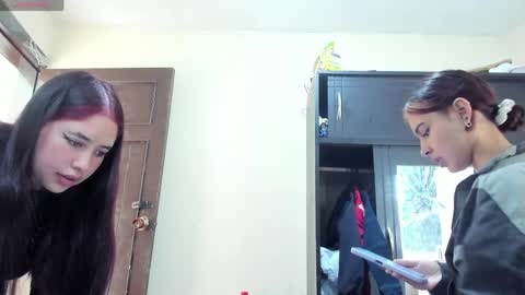 Snapshot of soffia_4 chatting on 05-27-26, 05:32 soffia_4 online show from 05-27-26, 05:32