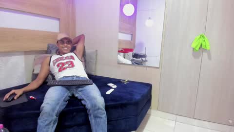 Soffia bless online show from 01-08-25, 01:52