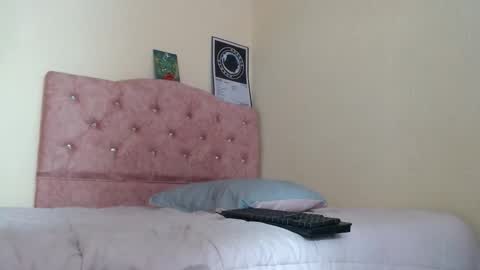 Soffy Moore online show from 12-05-25, 08:49