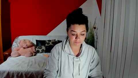 Snapshot of soffy_skye chatting on 09-25-25, 03:32 Soffy online show from 09-25-25, 03:32