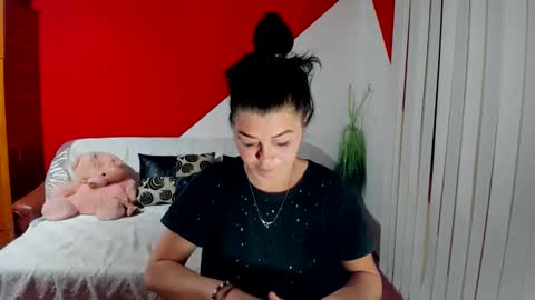 Snapshot of soffy_skye chatting on 09-26-25, 03:32 Soffy online show from 09-26-25, 03:32