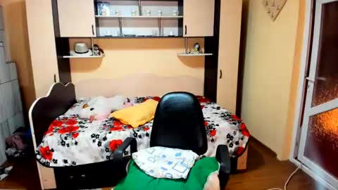 Snapshot of soffy_skye chatting on 06-25-26, 05:12 Soffy online show from 06-25-26, 05:12