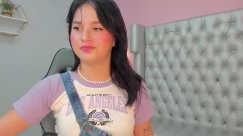 Snapshot of sofi__18_ chatting on 10-23-25, 06:06 SOFI online show from 10-23-25, 06:06