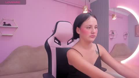 Snapshot of sofi__18_ chatting on 01-06-26, 05:27 SOFI online show from 01-06-26, 05:27