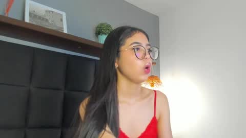 Snapshot of sofi_alix chatting on 04-05-26, 08:06 S O F I online show from 04-05-26, 08:06
