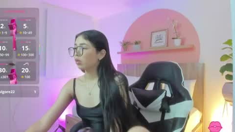 Snapshot of sofi_alix chatting on 06-25-26, 07:07 S O F I online show from 06-25-26, 07:07