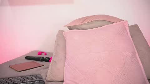 Sofia online show from 09-11-25, 03:06