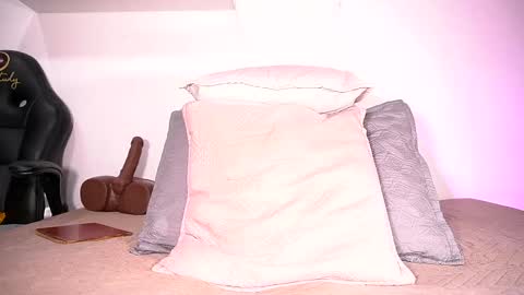 Sofia online show from 10-05-25, 03:05