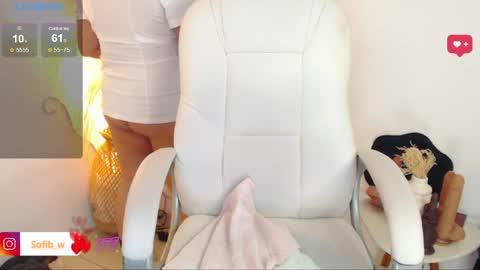 Snapshot of sofi_lennox chatting on 05-27-26, 01:08 Sofi online show from 05-27-26, 01:08