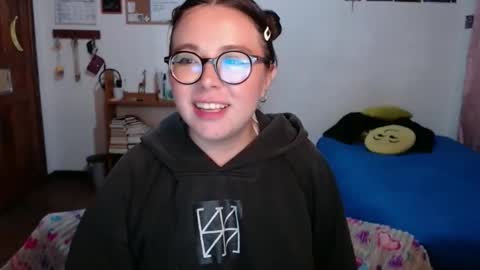 Sofi Lynch online show from 05-17-26, 06:44