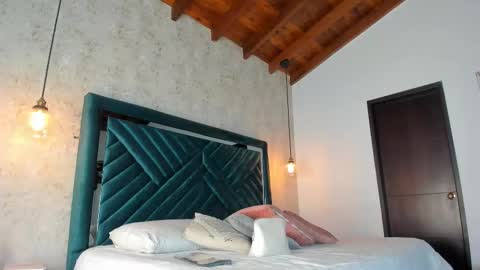 Sofi online show from 10-31-25, 11:22