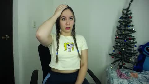 Snapshot of sofi_sweetcam21 chatting on 12-17-25, 08:42 LAURA SOFIA online show from 12-17-25, 08:42