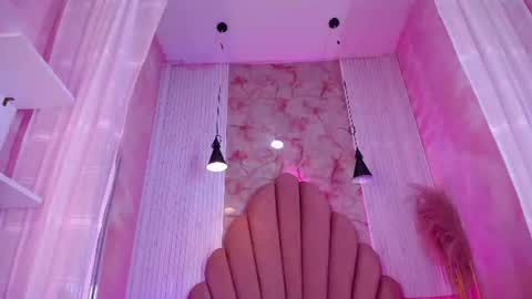 Snapshot of sofi_thomas_ chatting on 06-25-26, 11:37 Sofia online show from 06-25-26, 11:37