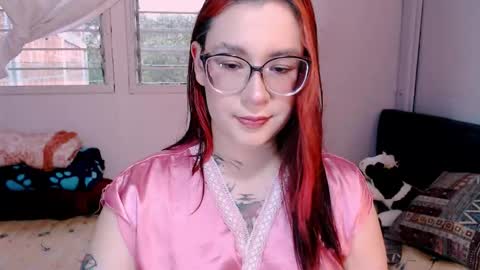 Snapshot of sofia__fanning chatting on 12-21-25, 09:22 . . online show from 12-21-25, 09:22