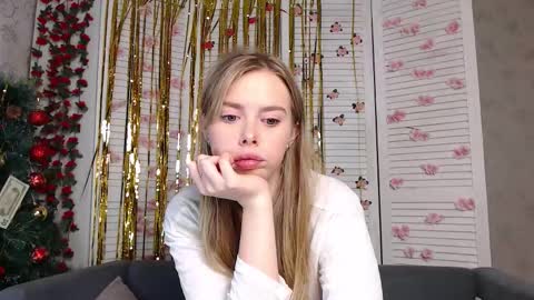 Snapshot of sofia_here chatting on 12-17-25, 12:16 Sofia here online show from 12-17-25, 12:16