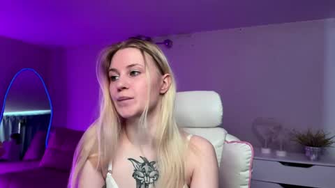 Snapshot of sofia_kenwood_ chatting on 05-28-26, 04:21 Sofia online show from 05-28-26, 04:21