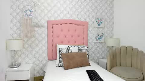 sofia_martinez9 online show from 07-02-26, 07:20