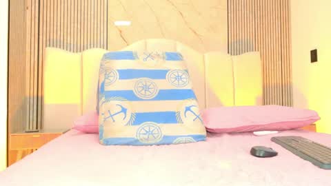 Sofia online show from 04-11-26, 03:22