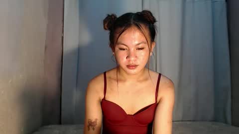 sofia_sweetheart18 online show from 05-16-26, 12:40