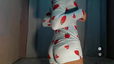 sofia_sweetheart18 online show from 05-23-26, 09:19