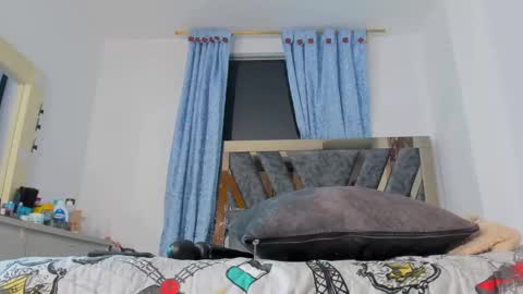 Snapshot of sofia_swett_03 chatting on 02-09-25, 09:47 laura online show from 02-09-25, 09:47