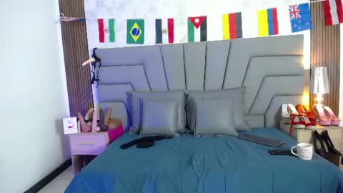 Snapshot of sofia_velez5 chatting on 06-18-26, 11:25 online show from 06-18-26, 11:25