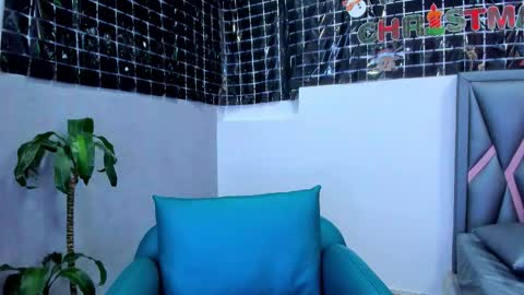 Sofa online show from 12-16-25, 11:37