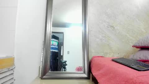 Sofia walke online show from 02-13-25, 01:15