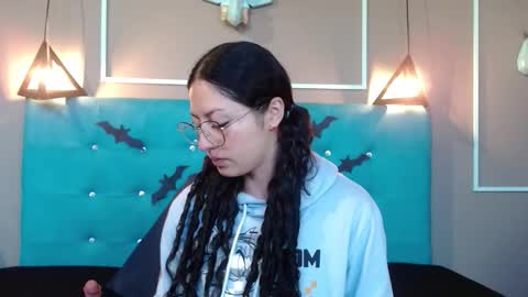 Sofa online show from 10-06-25, 11:07