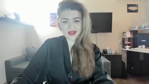 Snapshot of sofiabells chatting on 11-18-25, 10:09 SofiaBells online show from 11-18-25, 10:09