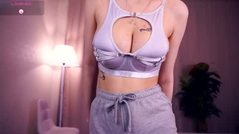 Hi My name is Sofia Welcome to my room Please thumbs up - its important online show from 10-10-25, 06:34