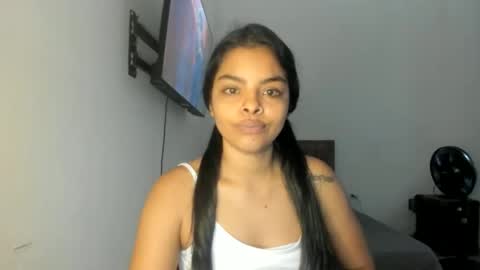 Danna Sofia online show from 11-13-25, 01:21
