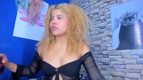 sofiacastillo01 online show from 03-10-25, 10:02