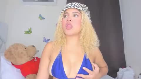 sofiacastillo01 online show from 12-19-25, 03:08