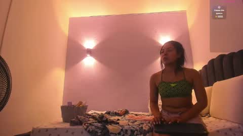 Snapshot of sofiaclaus_19 chatting on 01-05-25, 04:25 Sofia online show from 01-05-25, 04:25