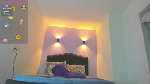 Sofia online show from 10-14-25, 04:13