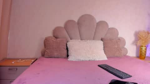 Snapshot of sofiagomez_1 chatting on 05-27-26, 06:16 SOFI online show from 05-27-26, 06:16