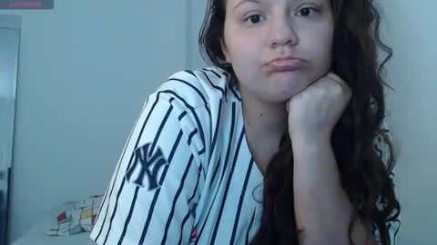 sofiamooon_ online show from 12-22-25, 12:24