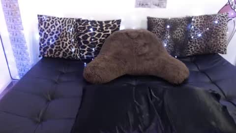 SOFIA NIX online show from 12-16-24, 05:33