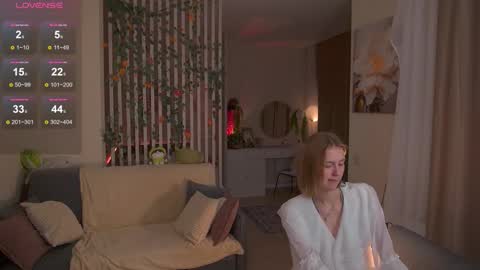 Sofia Help me overcome shynes with 100 thumbs up online show from 11-18-25, 08:24