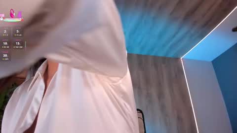 Sofia Reyes online show from 03-06-25, 12:43