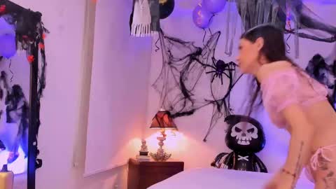 Sofia  Help me reach 5K followers  online show from 10-09-25, 08:40