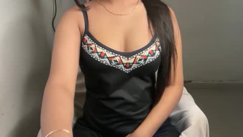 Snapshot of sofie_diva chatting on 10-28-25, 06:21 divya online show from 10-28-25, 06:21