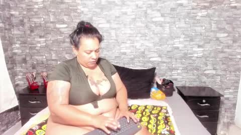 Snapshot of sofie_storm chatting on 01-14-25, 12:45 Vicky online show from 01-14-25, 12:45